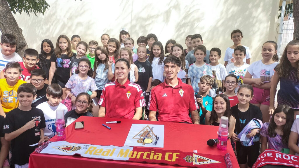 Andrés López y Amor Guiard visitan el CEIP Nicolás Raya de Sangonera La Verde en Real Murcia Al Cole