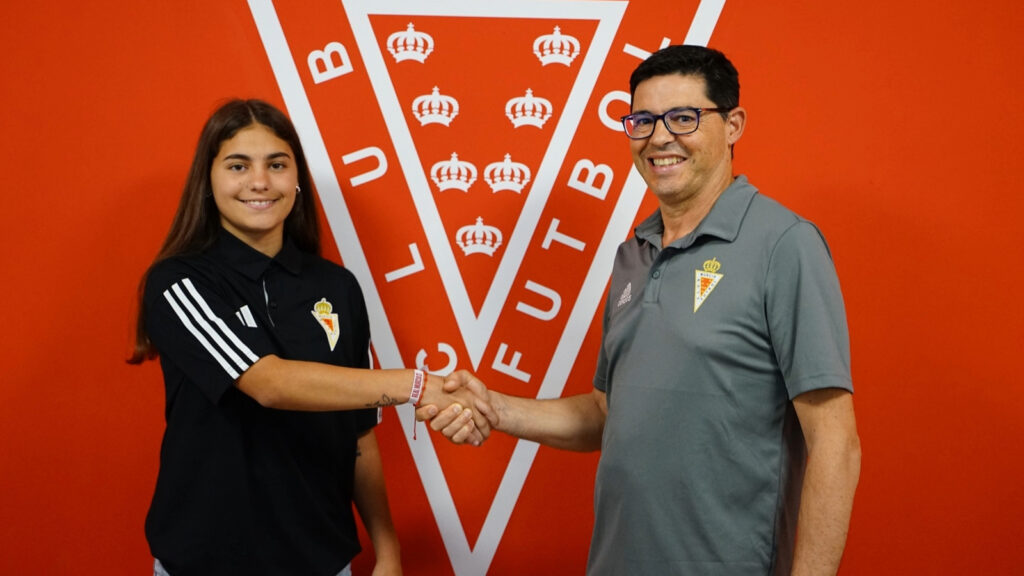 Gloria Peces, rapidez y verticalidad para la banda izquierda del Real Murcia Femenino