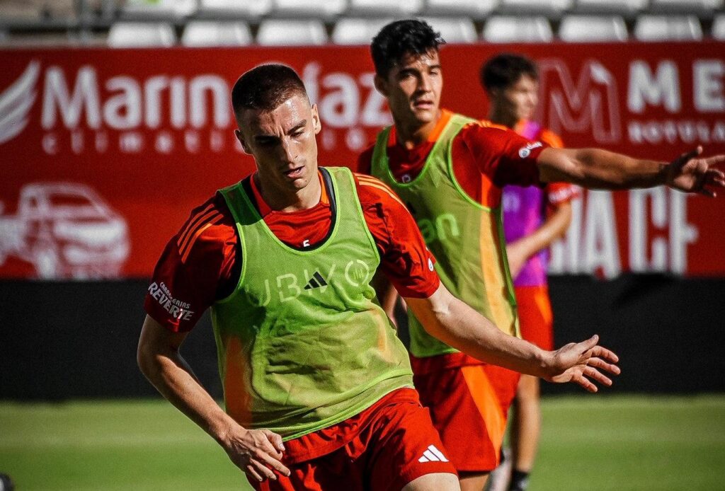 El equipo entrena en el Estadio para preparar el duelo del domingo contra el Mérida