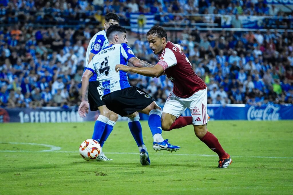 El Real Murcia no consigue sumar en el Rico Pérez ante el Hércules (2-0)