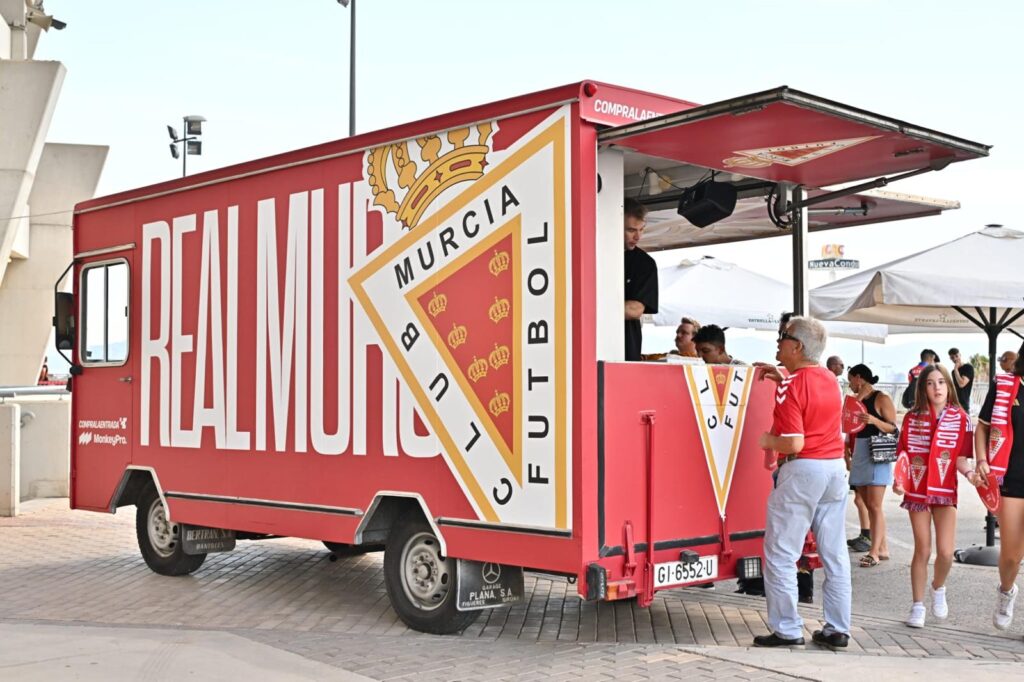 En la previa del partido del domingo ven a comer a nuestros Food Trucks