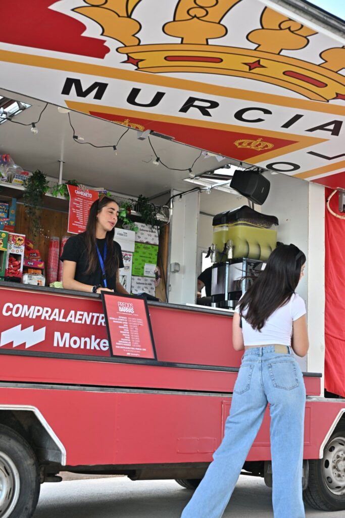 ¡Este domingo ven a comer a nuestro Food Truck en la previa del Real Murcia-Marbella!