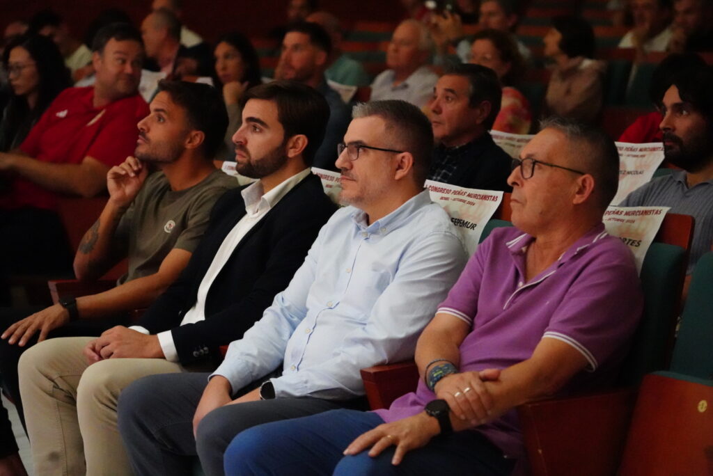 Juanjo Fernández y Pedro León representan al Real Murcia en la mesa redonda sobre la historia del club en el I Congreso de Peñas Murcianistas