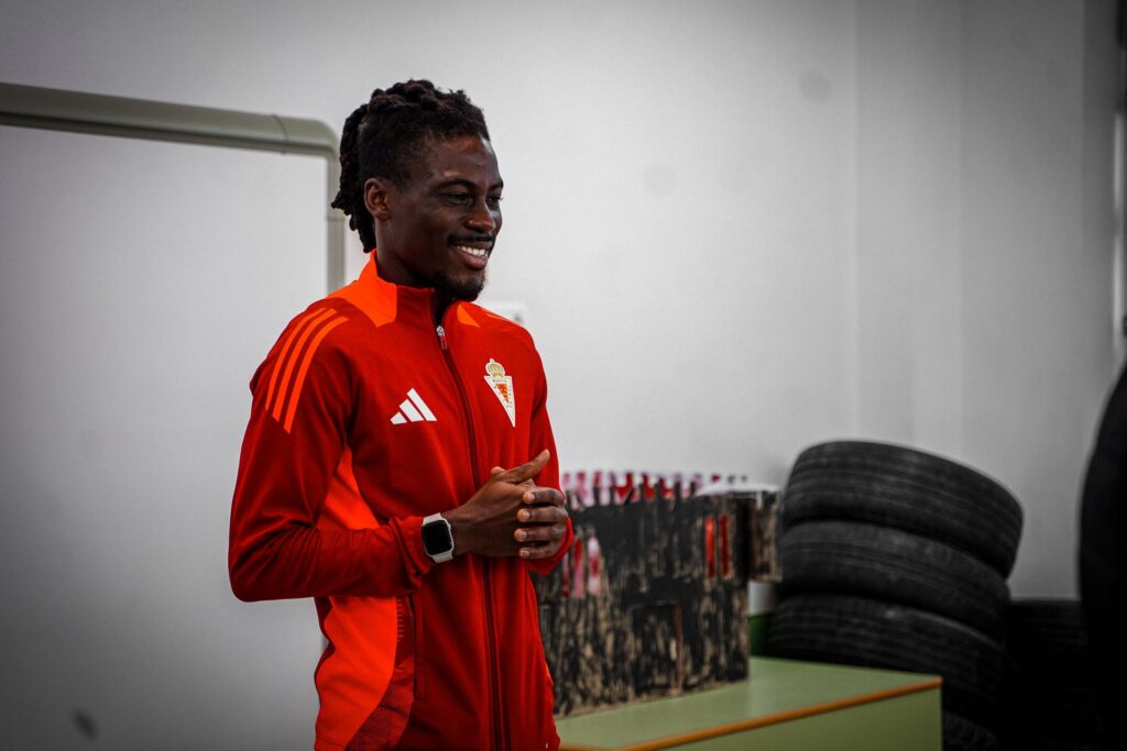 Richard Boateng visita el colegio nuestra Señora de las Lágrimas en el Cabezo de Torres