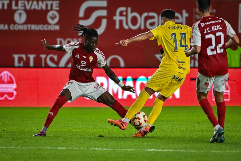 El Real Murcia no consigue la victoria contra el Sanluqueño (0-0)