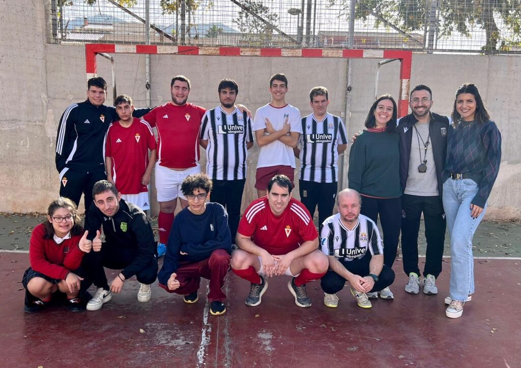 El Real Murcia de fútbol inclusivo participa, junto al FC Cartagena, en actividades por el día internacional de las personas con discapacidad en el colegio Mirasierra