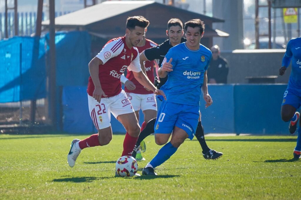 El Real Murcia suma un punto ante el Fuenlabrada en un partido muy disputado (0-0)