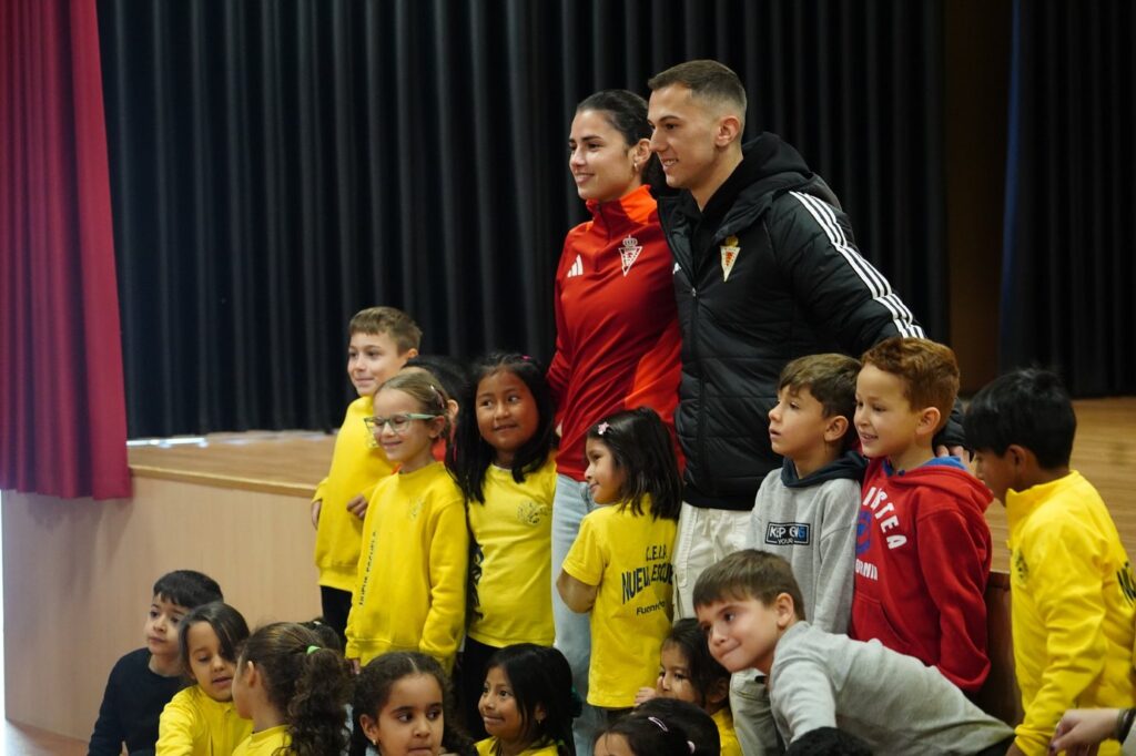 Kenneth Soler y Amor Guiard visitan el CEIP Nueva Escuela de Fuente Álamo