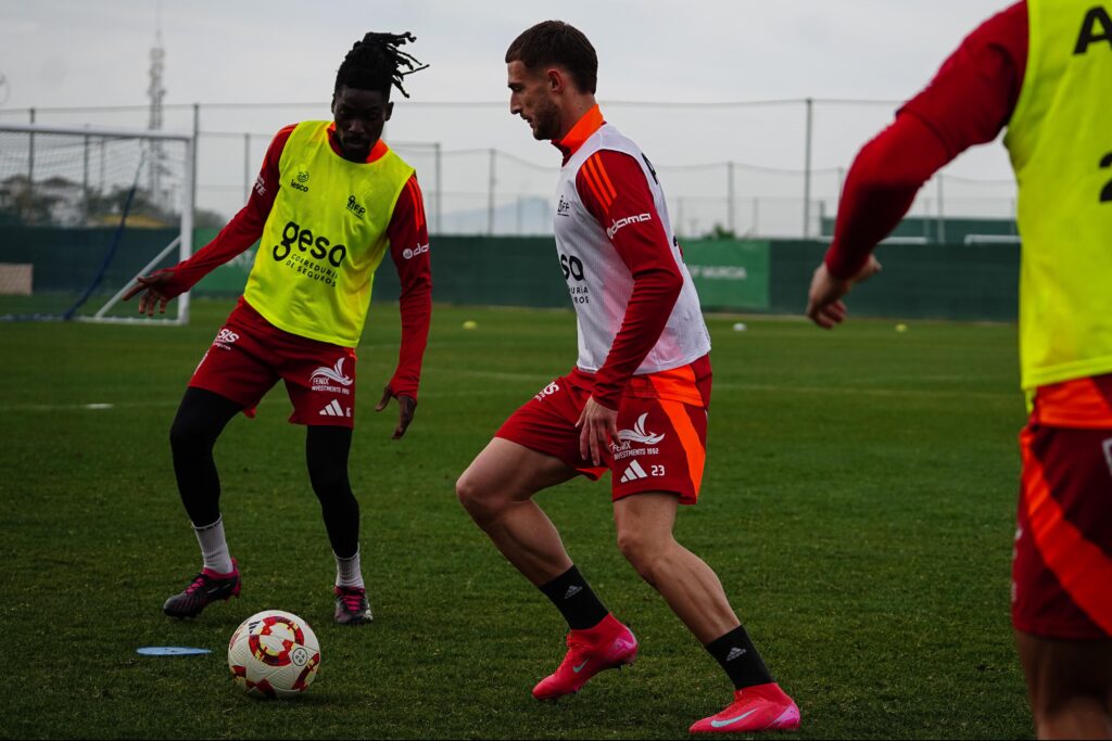 David Flakus ya entrena junto a sus compañeros