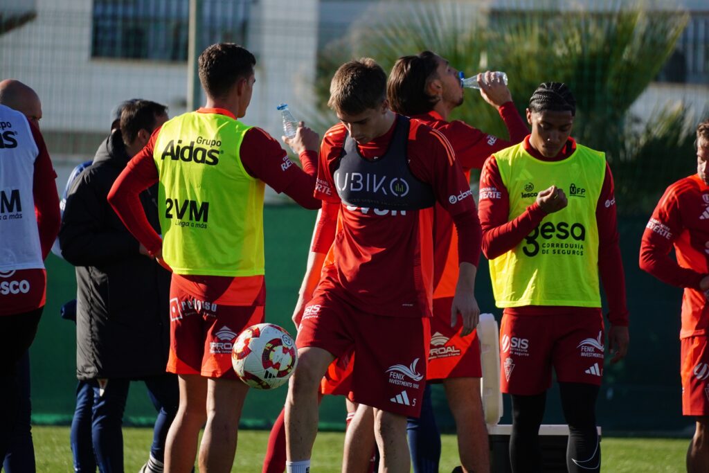 El Real Murcia comienza su preparación para el duelo ante el Antequera